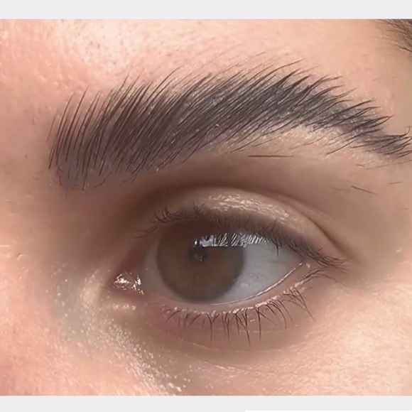 New LITHE BEAUTY UHD Brow Sculpt Clear Brow shaping wax with sculpting brush - Picture 8 of 10